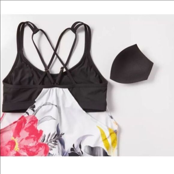 Calia swim tank   - Picture 3 of 5